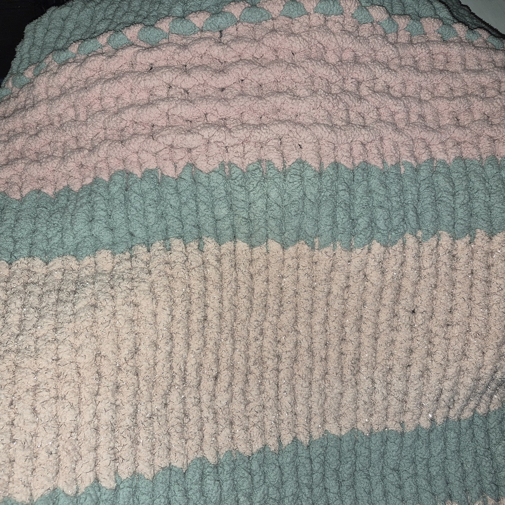 Cozy Textured Blanket in Pink and Gray - Picture 9 of 10
